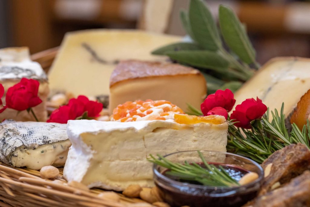 Präsentkorb mit Feinkost